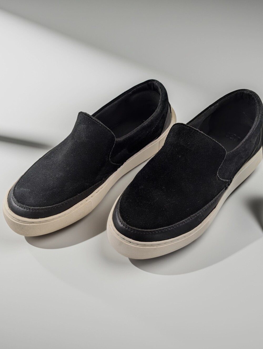 UGG Zilo Slip on Suede Sneakers Black Unisex Size Mens 8.5, W 10